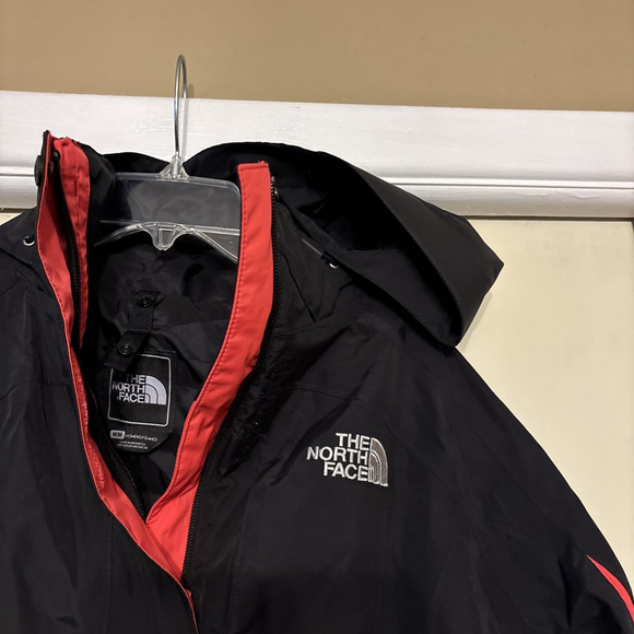 EUC WOMEN’S THE NORTH FACE HYVENT JACKET WATERPROOF HOODED BLACK SALMON - Picture 2 of 9